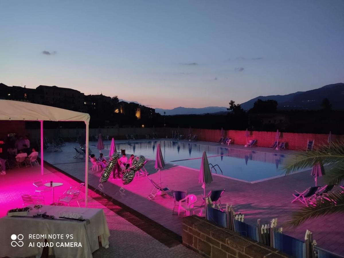 Bed and Breakfast Le Rocce SantʼAgata deʼ Goti Esterno foto