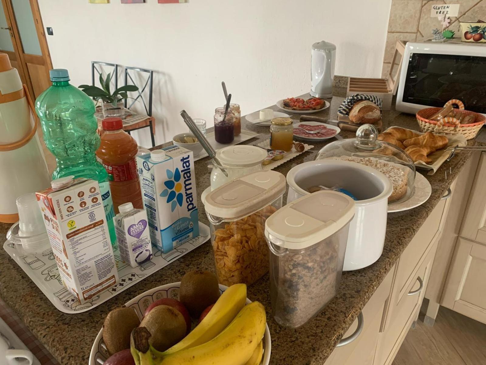 Bed and Breakfast Le Rocce SantʼAgata deʼ Goti Esterno foto
